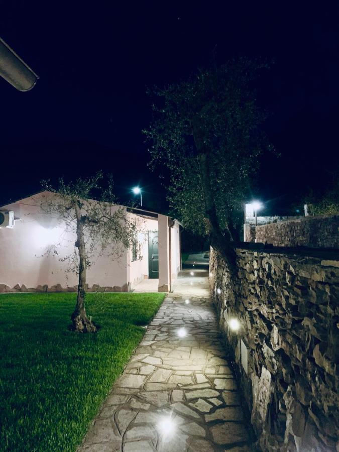 Casa Vacanze Gli Ulivi Borgomaro المظهر الخارجي الصورة