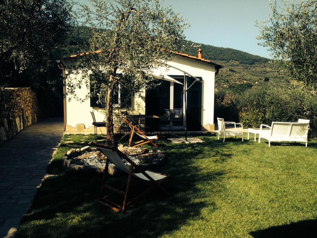 Casa Vacanze Gli Ulivi Borgomaro الغرفة الصورة